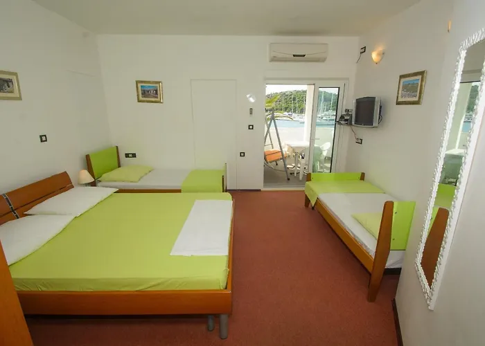 Appartement By The Sea - 12820 *